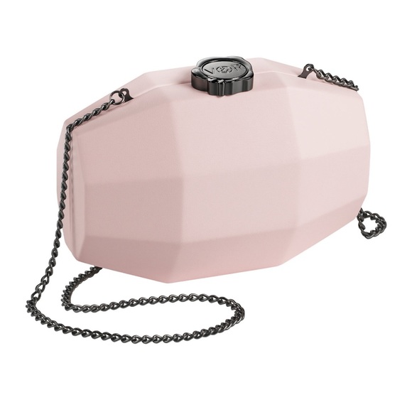 Viktor & Rolf Flowerbomb Beauty Luxury Clutch With $145 - Picture 1 of 2